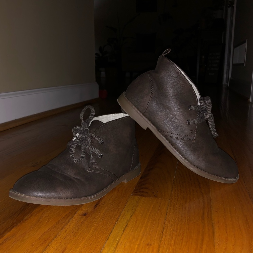 Boys GAP Faux Leather desert boots